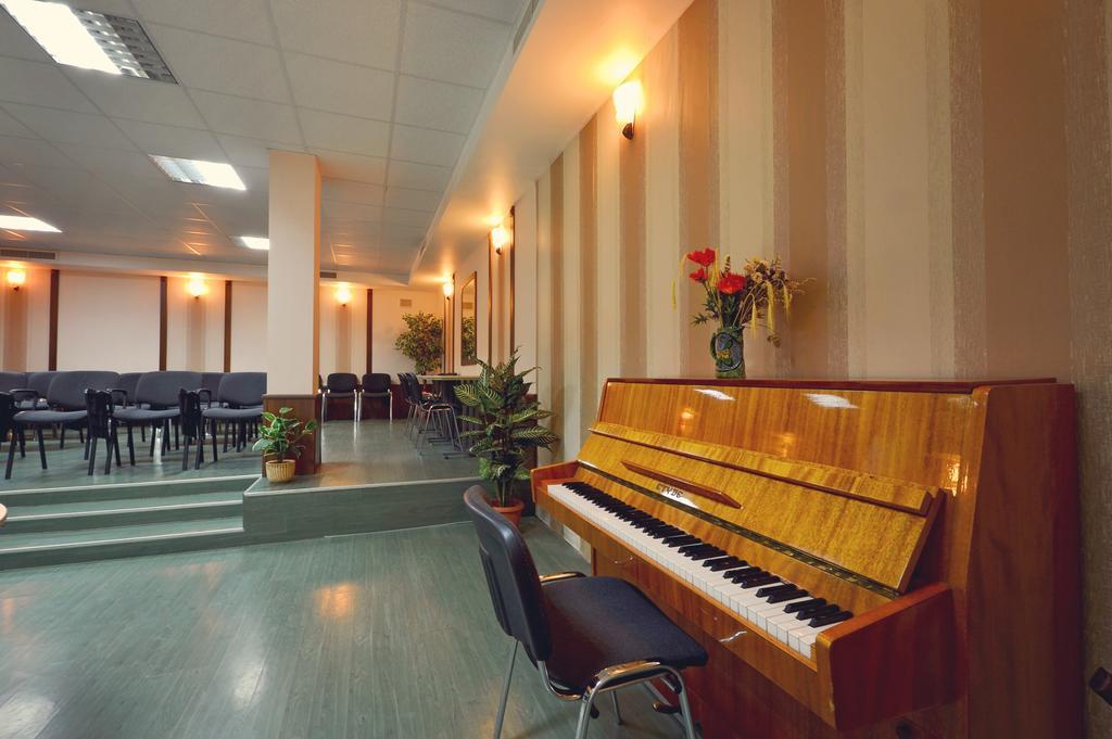 Family Hotel Fenerite Габрово Экстерьер фото